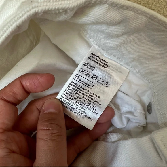 H & M Women’s High-Rise White Cuffed Denim Jeans Pants Size 2 - Picture 12 of 12